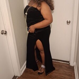 Midnight Elegance Velvet Gown